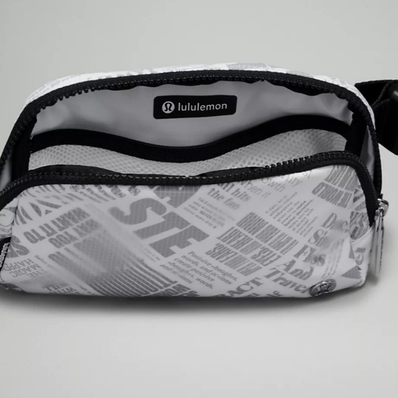 New Lululemon Everywhere Black White 1L Belt Bag - Picture 3 of 3